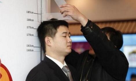 报告称，中国男性的平均身高在35年里增长了近9厘米，增幅最大