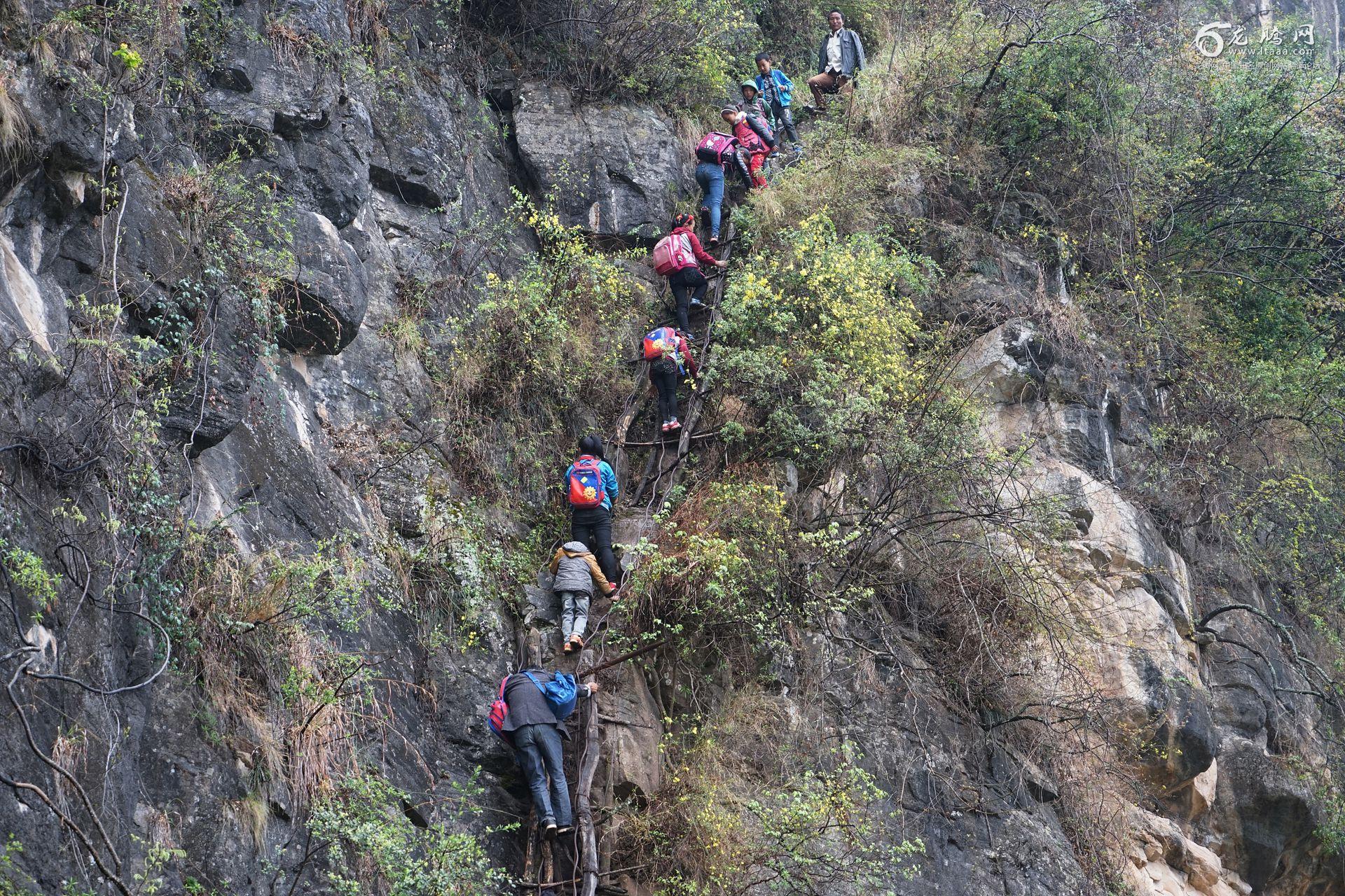 中国最危险的山村 200米悬崖上 大概60层楼高