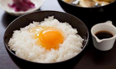 在米饭里掺生鸡蛋的日本人为什么不会感染沙门氏菌？